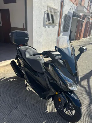 Honda Forza 125 - año 2018 maleta siempre en garaj