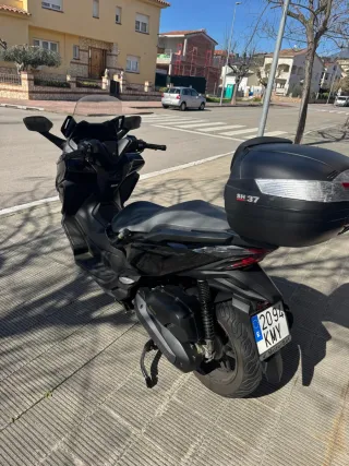 Honda Forza 125 - año 2018 maleta siempre en garaj