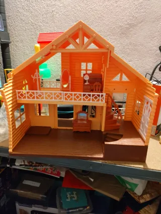 Casa de muñecas naranja