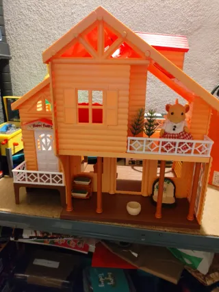 Casa de muñecas naranja