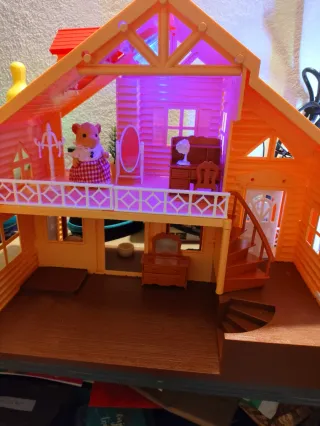 Casa de muñecas naranja