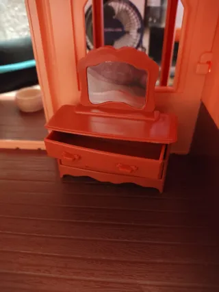 Casa de muñecas naranja