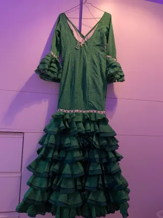 Traje de flamenca verde con lunares