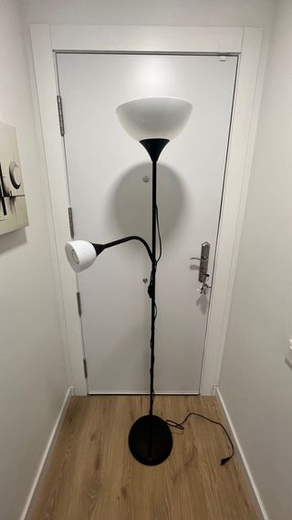 Lámpara de pie Ikea Negra