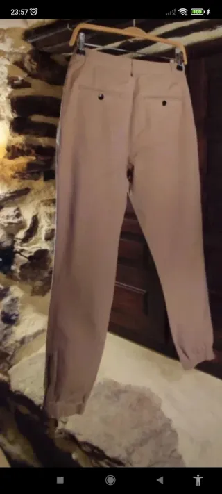 Pantalón Zara Woman pitillo beige