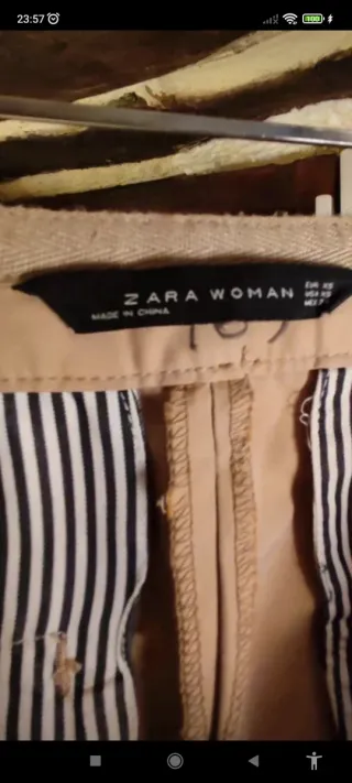 Pantalón Zara Woman pitillo beige