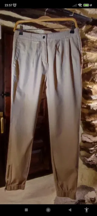 Pantalón Zara Woman pitillo beige