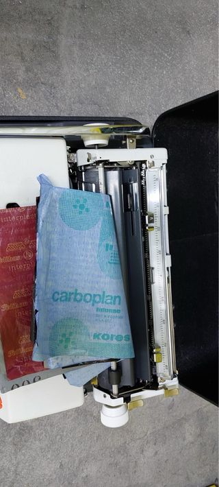 Máquina de escribir Olympia con maletín