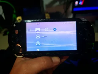 PSP 1004 Negra + Base Sonido y Juegos