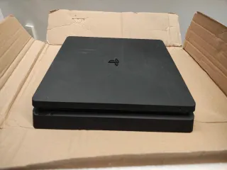 PS4 Slim Negra + 1 Mando + 3 Juegos