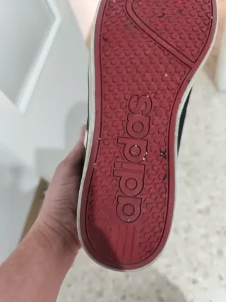 Zapatillas Adidas Negras y Blancas