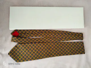 Corbata de caballero con estampado geométrico