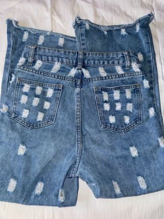 Pantalón vaquero desgastado