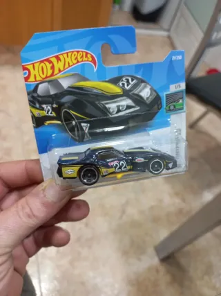 Hot Wheels Corvette Negro y Amarillo