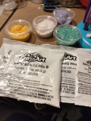 Cra-Z-Art Shimmer 'n Sparkle Bath Bomb Maker