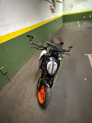KTM 390 Duke Negra y Naranja