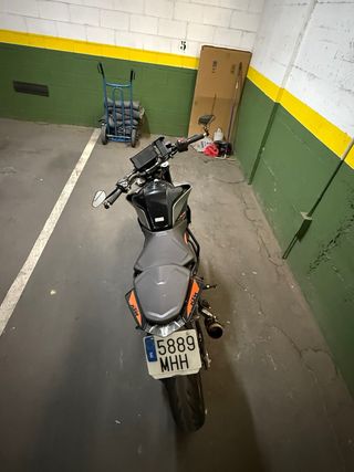 KTM 390 Duke Negra y Naranja