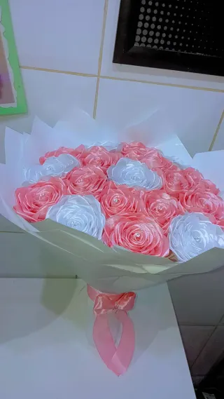 Ramo de flores de satén rosa y blanco o cualquier