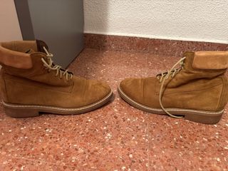 Botines de ante marrones suela interior de piel