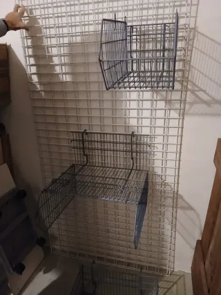 2 Rejillas/ estantes pared con cestas