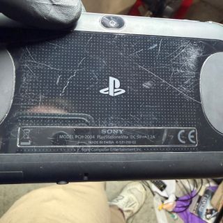 PS Vita Slim PCH-2004 Console Caricabatterie e sd