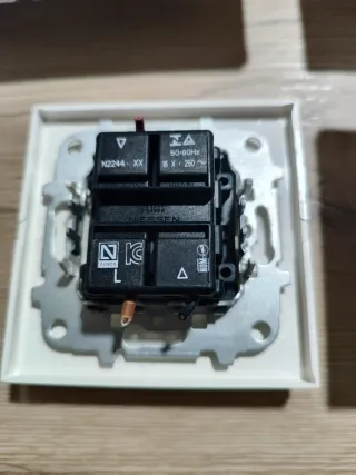 Interruptor Persiana NIESSEN Zenit Blanco