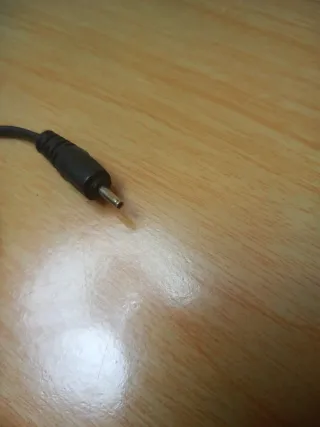 Cargador móvil Nokia. Color negro.