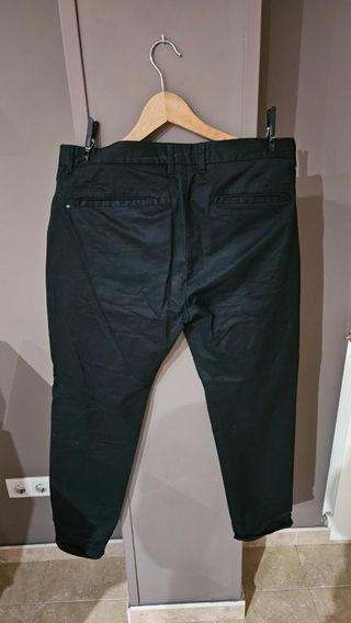 Chino Pull and Bear Negro Talla 46 Muy bueno