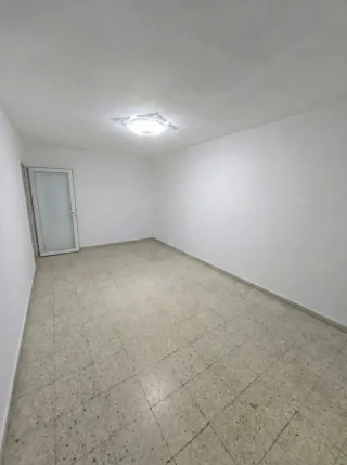 PISO ENORME EN CORIA CACERES 3 HABITACIONES 1 BAÑO