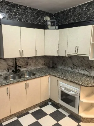 PISO ENORME EN CORIA CACERES 3 HABITACIONES 1 BAÑO