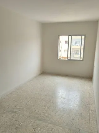 PISO ENORME EN CORIA CACERES 3 HABITACIONES 1 BAÑO