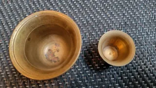 Mortero o almirez de bronce antiguo