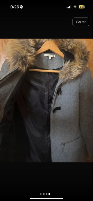 Abrigo de lana gris con capucha