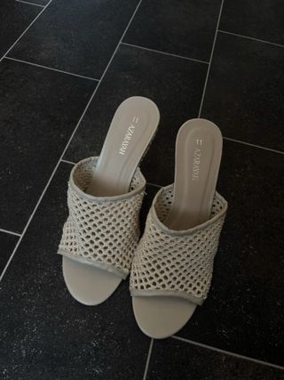 Zuecos de punto AZARAYAH beige