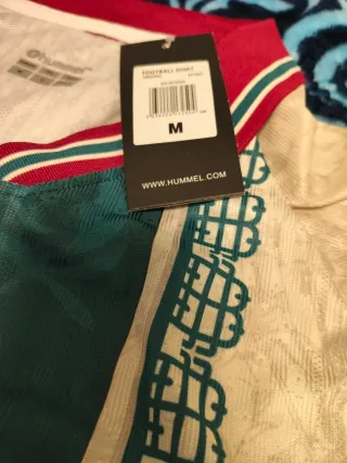 Camiseta Hummel Verde y Blanca