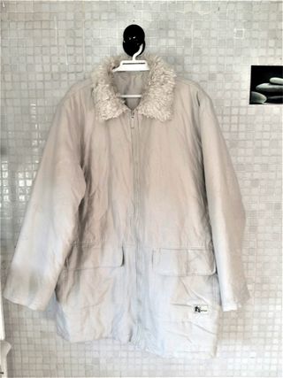 Abrigo blanco acolchado cuello pelo XL