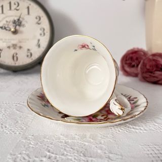 Taza y plato de porcelana Royal Albert