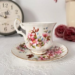 Taza y plato de porcelana Royal Albert