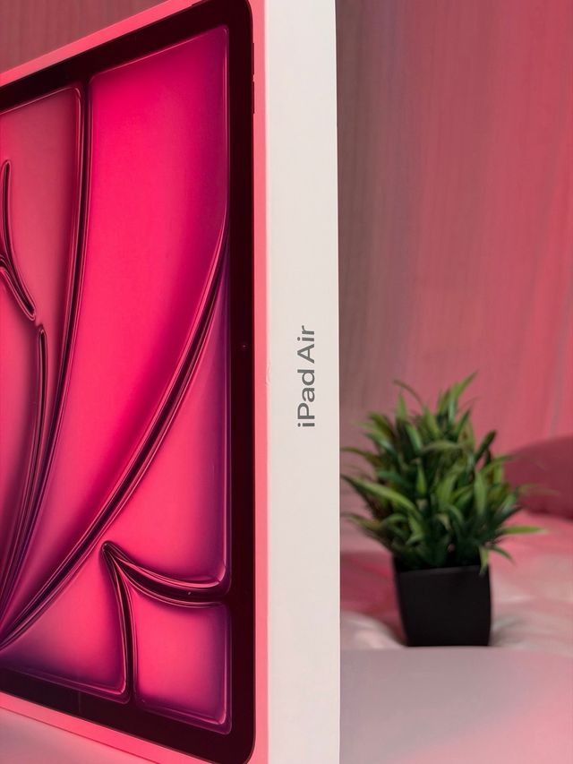 iPad Air M3 2025, mai aperto, sigillato