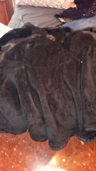 Abrigo Pelo y Polipiel Negro Nuevo