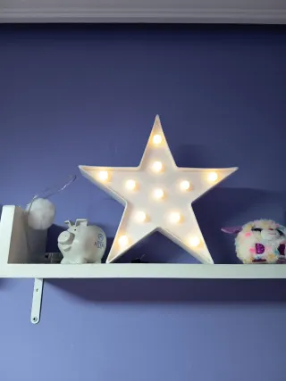 Estantería blanca de madera