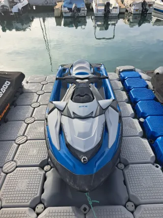 Jet Ski Sea-Doo GTX Azul y Blanco