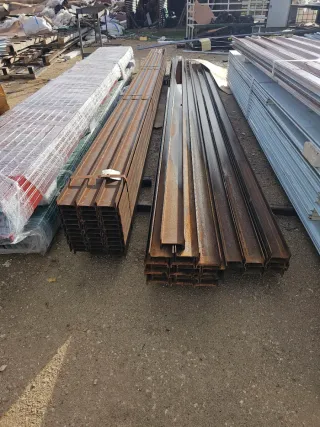 Panel sándwich aislante nuevo cortado a medida