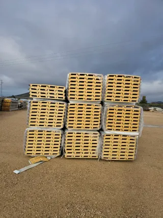 Panel sándwich aislante nuevo cortado a medida