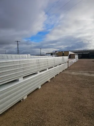 Panel sándwich aislante nuevo cortado a medida