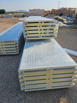 Panel sándwich y hierro