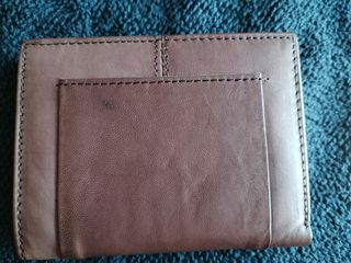 Cartera de piel marrón