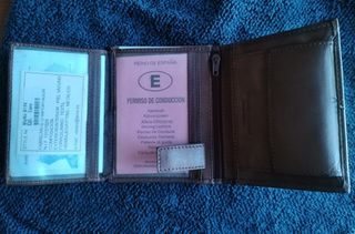 Cartera de piel marrón