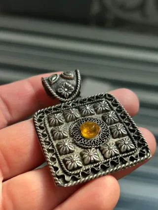 Colgante vintage de plata filigrana con piedra
