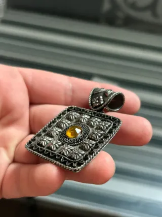 Colgante vintage de plata filigrana con piedra